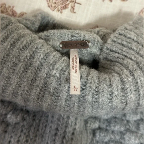 NWT Free People Turtleneck Sweater Grey Size Large - Picture 7 of 8